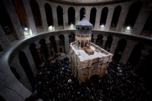 ترميم القبر المقدس... بين التبذير والتوقير!